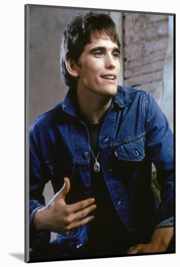 THE OUTSIDERS, 1982 directed by FRANCIS FORD COPPOLA Matt Dillon (photo)-null-Mounted Photo