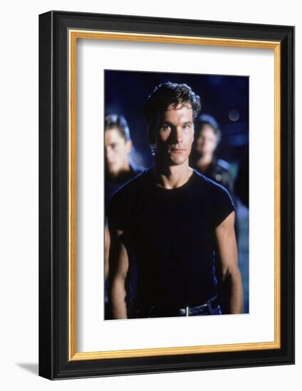 THE OUTSIDERS, 1982 directed by FRANCIS FORD COPPOLA Patrick Swayze (photo)-null-Framed Photo