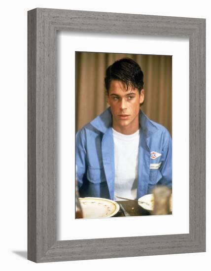 THE OUTSIDERS, 1982 directed by FRANCIS FORD COPPOLA Rob Lowe (photo)-null-Framed Photo