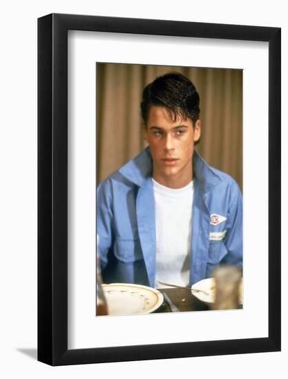 THE OUTSIDERS, 1982 directed by FRANCIS FORD COPPOLA Rob Lowe (photo)-null-Framed Photo