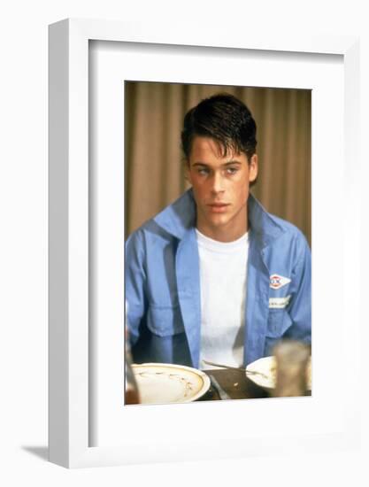 THE OUTSIDERS, 1982 directed by FRANCIS FORD COPPOLA Rob Lowe (photo)-null-Framed Photo