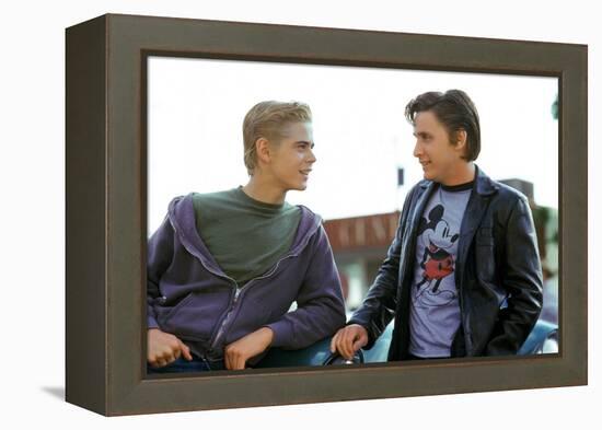 THE OUTSIDERS, 1982 directed by FRANCIS FORD COPPOLA Thomas C. Howell and Emilio Estevez (photo)-null-Framed Stretched Canvas