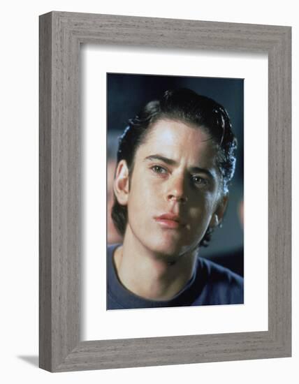 THE OUTSIDERS, 1982 directed by FRANCIS FORD COPPOLA Thomas C. Howell (photo)-null-Framed Photo