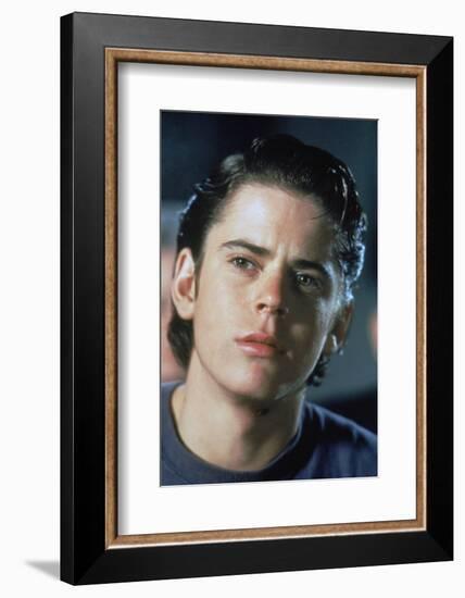 THE OUTSIDERS, 1982 directed by FRANCIS FORD COPPOLA Thomas C. Howell (photo)-null-Framed Photo