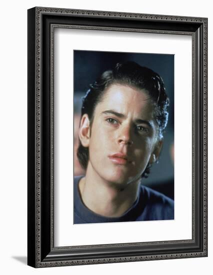 THE OUTSIDERS, 1982 directed by FRANCIS FORD COPPOLA Thomas C. Howell (photo)-null-Framed Photo