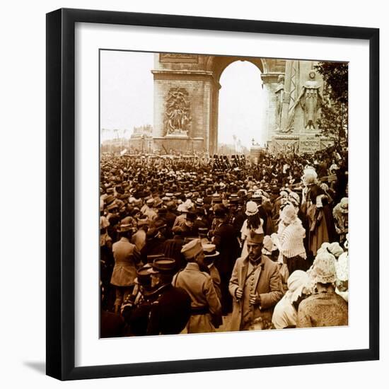The Parisian Population on the Day of Victory in 1919, First World War (Stereoscopic Glass Plate)-Anonymous Anonymous-Framed Giclee Print