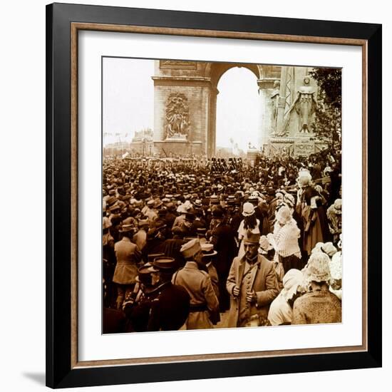 The Parisian Population on the Day of Victory in 1919, First World War (Stereoscopic Glass Plate)-Anonymous Anonymous-Framed Giclee Print