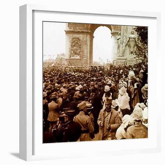 The Parisian Population on the Day of Victory in 1919, First World War (Stereoscopic Glass Plate)-Anonymous Anonymous-Framed Giclee Print