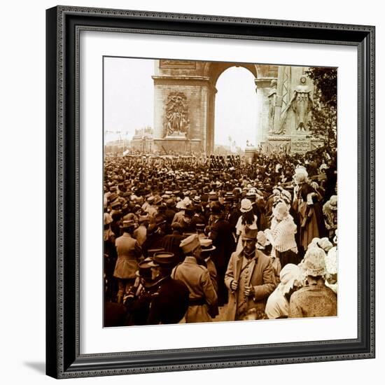 The Parisian Population on the Day of Victory in 1919, First World War (Stereoscopic Glass Plate)-Anonymous Anonymous-Framed Giclee Print