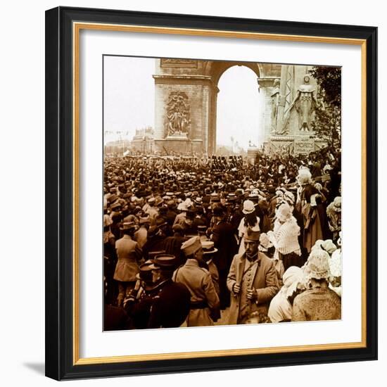 The Parisian Population on the Day of Victory in 1919, First World War (Stereoscopic Glass Plate)-Anonymous Anonymous-Framed Giclee Print