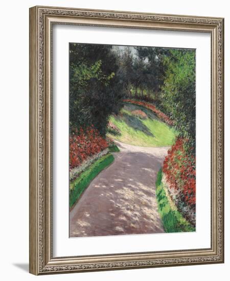 The Path in the Garden, 1886 (Oil on Canvas)-Gustave Caillebotte-Framed Giclee Print