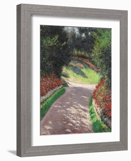 The Path in the Garden, 1886 (Oil on Canvas)-Gustave Caillebotte-Framed Giclee Print