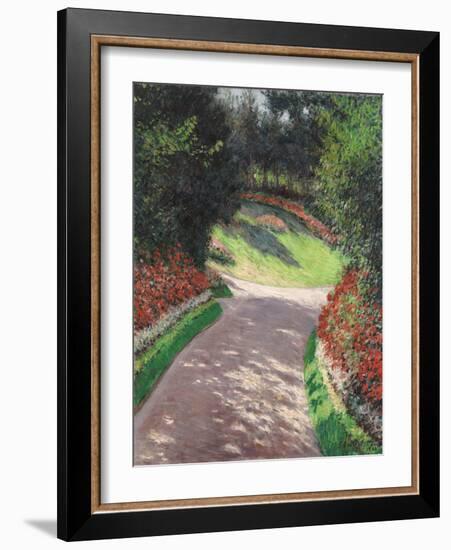 The Path in the Garden, 1886 (Oil on Canvas)-Gustave Caillebotte-Framed Giclee Print