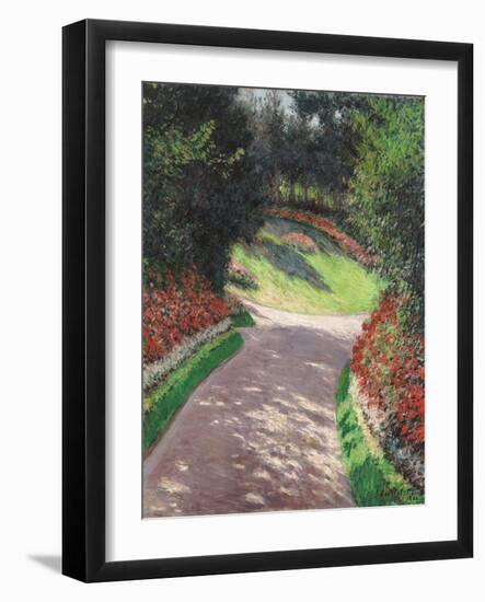 The Path in the Garden, 1886 (Oil on Canvas)-Gustave Caillebotte-Framed Giclee Print
