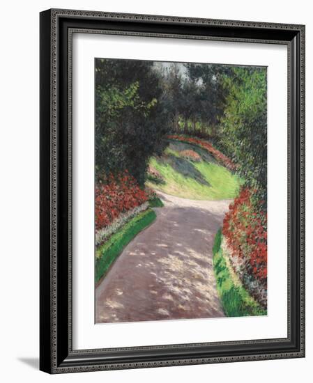 The Path in the Garden, 1886 (Oil on Canvas)-Gustave Caillebotte-Framed Giclee Print