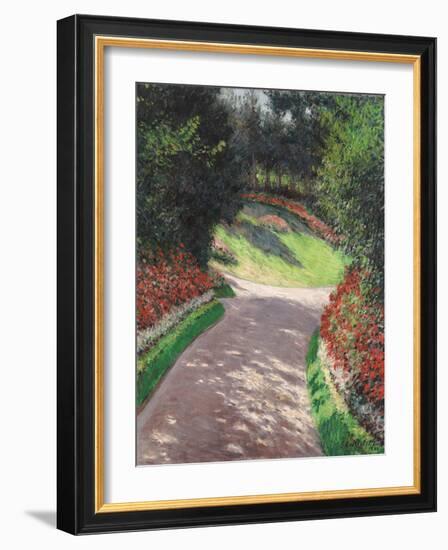 The Path in the Garden, 1886 (Oil on Canvas)-Gustave Caillebotte-Framed Giclee Print