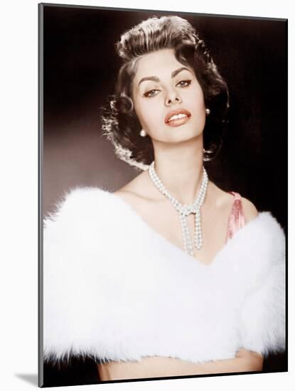 THE PRIDE AND THE PASSION, Sophia Loren, 1957-null-Mounted Photo