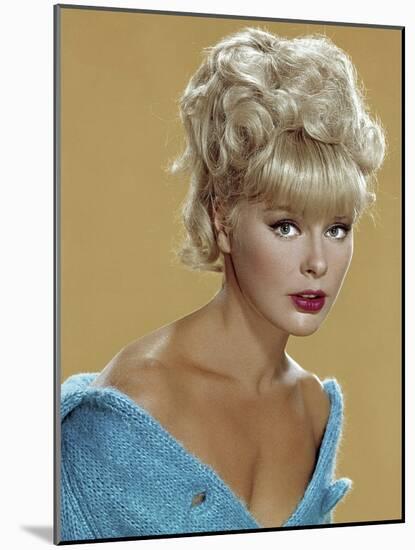 The Prize 1963 Directed by Mark Robson Elke Sommer-null-Mounted Photo