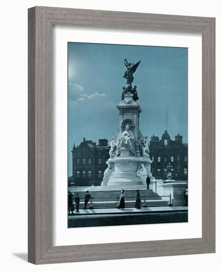 The Queen Victoria Memorial, Buckingham Palace, London, 1911-1912-FGO Stuart-Framed Giclee Print