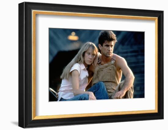 The River by Mark Rydell with Mel Gibson and Sissy Spacek, 1984 (photo)-null-Framed Photo