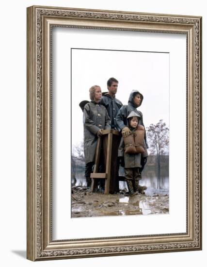 The River by Mark Rydell with Mel Gibson and Sissy Spacek, 1984 (photo)-null-Framed Photo