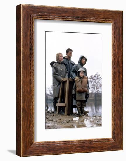 The River by Mark Rydell with Mel Gibson and Sissy Spacek, 1984 (photo)-null-Framed Photo