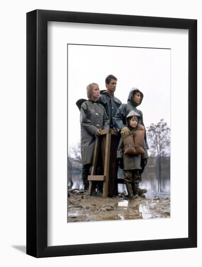 The River by Mark Rydell with Mel Gibson and Sissy Spacek, 1984 (photo)-null-Framed Photo