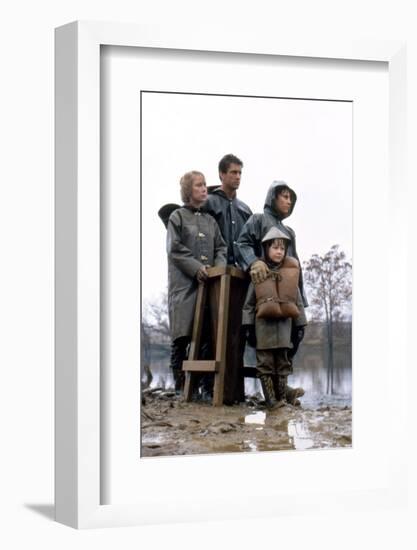 The River by Mark Rydell with Mel Gibson and Sissy Spacek, 1984 (photo)-null-Framed Photo