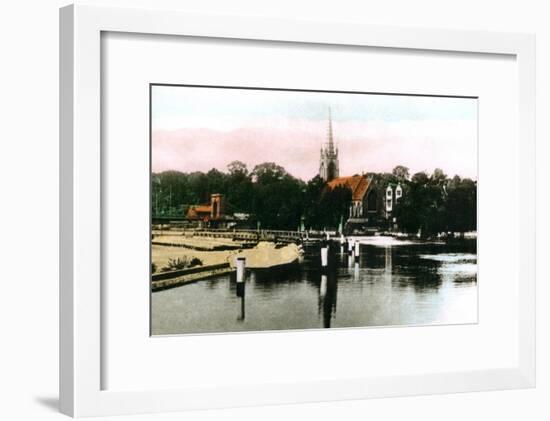 The River Thames at Marlow, Buckinghamshire, 1926-null-Framed Giclee Print