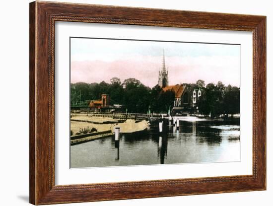 The River Thames at Marlow, Buckinghamshire, 1926-null-Framed Giclee Print