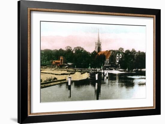 The River Thames at Marlow, Buckinghamshire, 1926-null-Framed Giclee Print