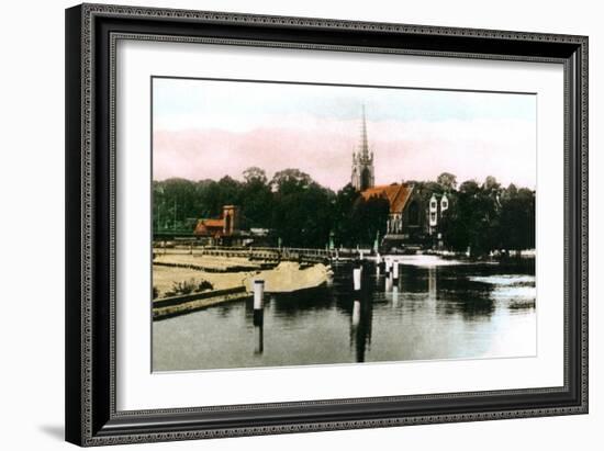 The River Thames at Marlow, Buckinghamshire, 1926-null-Framed Giclee Print