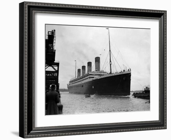 The RMS Olympic Sister Ship to the Titanic Arriving at Southampton Docks, 1925-null-Framed Premium Photographic Print