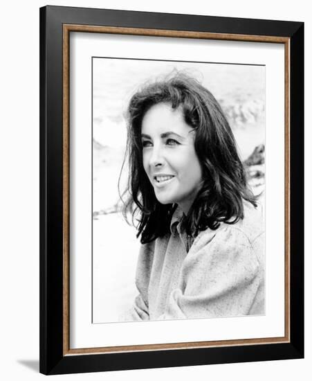 The Sandpiper, Elizabeth Taylor, 1965-null-Framed Photo