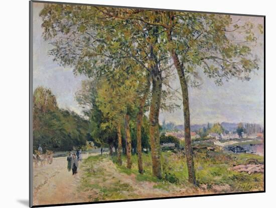 The Seine at Marly, 1876 (Oil on Canvas)-Alfred Sisley-Mounted Giclee Print