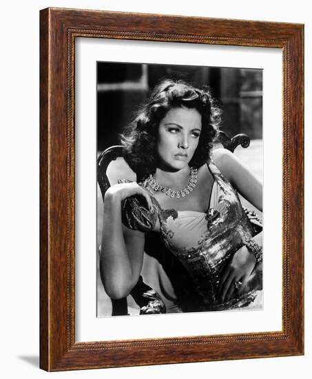 The Shanghai Gesture by Josef von Sternberg with Gene Tierney, 1941 (b/w photo)-null-Framed Photo