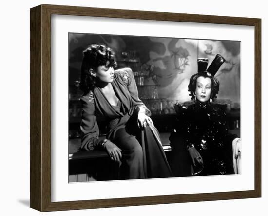 The Shanghai Gesture by Josef von Sternberg with Gene Tierney and Ona Munson, 1941 (b/w photo)-null-Framed Photo