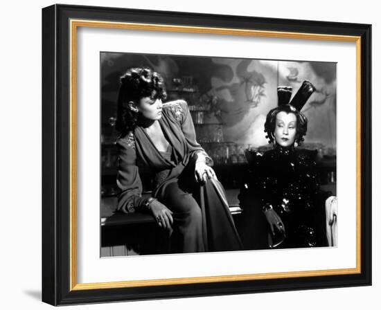 The Shanghai Gesture by Josef von Sternberg with Gene Tierney and Ona Munson, 1941 (b/w photo)-null-Framed Photo