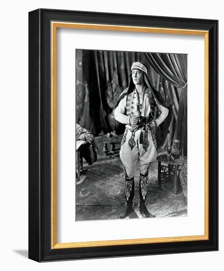 THE SHEIK, Rudolph Valentino, 1921-null-Framed Art Print