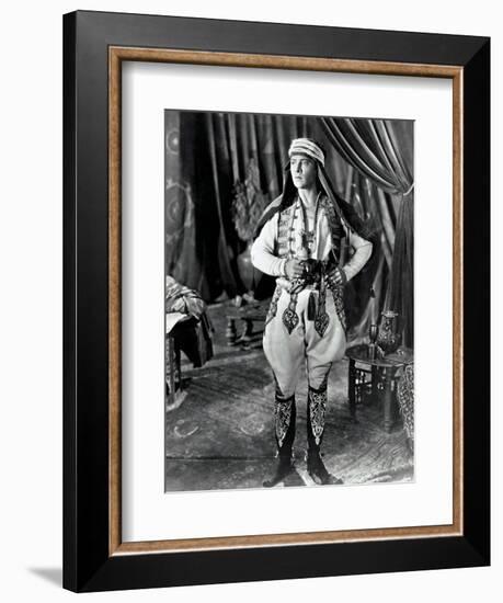 THE SHEIK, Rudolph Valentino, 1921-null-Framed Premium Giclee Print