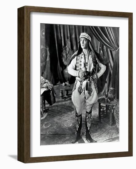 THE SHEIK, Rudolph Valentino, 1921-null-Framed Art Print