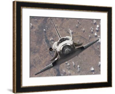 The Space Shuttle Discovery Approaches The International Space Station For Docking Photographic Print By Stocktrek Images Art Com