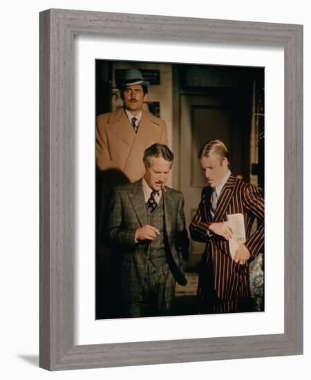 The Sting, Robert Shaw (Rear), Front from Left: Paul Newman, Robert Redford, 1973-null-Framed Premium Photographic Print