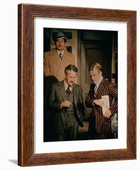 The Sting, Robert Shaw (Rear), Front from Left: Paul Newman, Robert Redford, 1973-null-Framed Premium Photographic Print