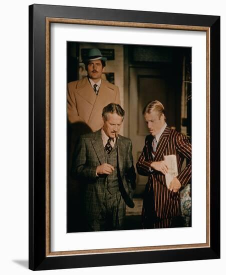 The Sting, Robert Shaw (Rear), Front from Left: Paul Newman, Robert Redford, 1973-null-Framed Premium Photographic Print