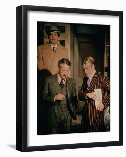 The Sting, Robert Shaw (Rear), Front from Left: Paul Newman, Robert Redford, 1973-null-Framed Premium Photographic Print