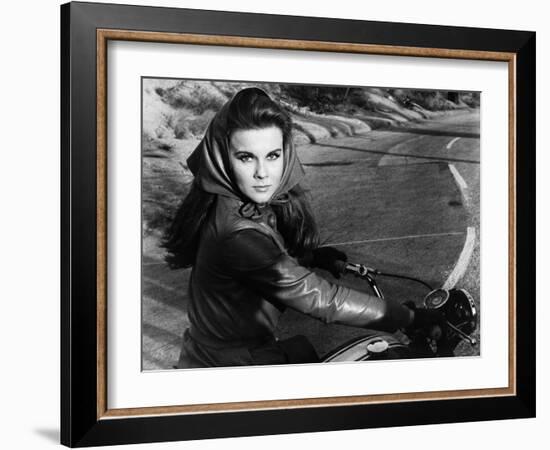 The Swinger, 1966-null-Framed Photographic Print