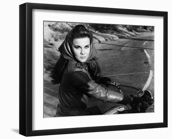 The Swinger, 1966-null-Framed Photographic Print