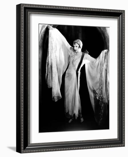 The Temptress, Greta Garbo, 1926-null-Framed Photo