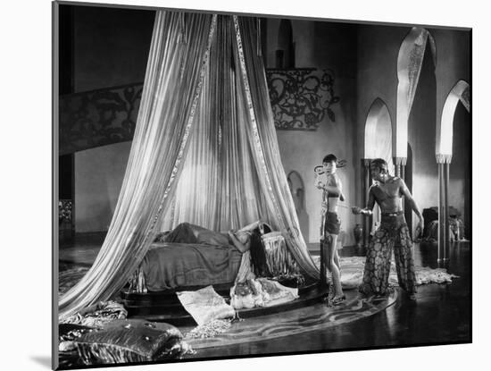 The Thief Of Bagdad, Julanne Johnston, Anna May Wong, Douglas Fairbanks, Sr., 1924-null-Mounted Photo